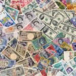 العملات العربية والأجنبية